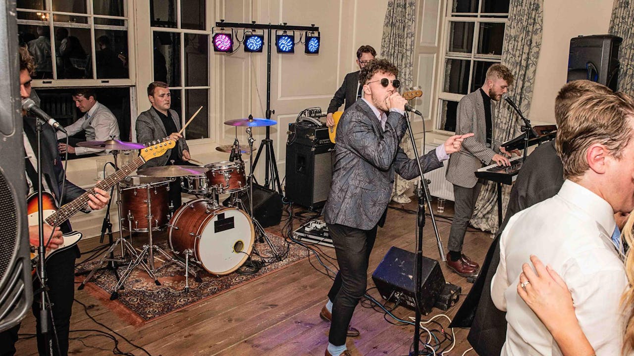The 7 Best Wedding Bands for Hire in Bath (With Prices)